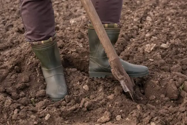 Digging Soil Turn Over 800X451px LS