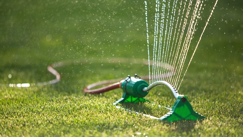 Lawn Sprinkler 800X451px LS