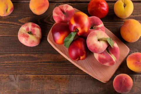 How to Grow Nectarines & Peaches
